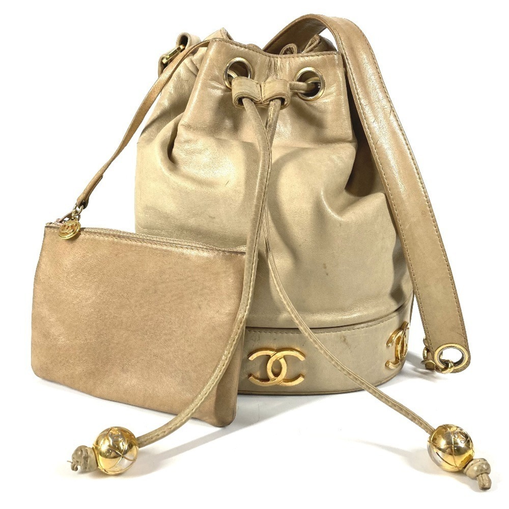 CHANEL Vintage Cream Leather Shoulder Bag